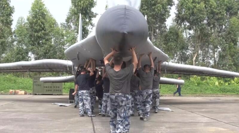 乌鲁木齐部队充气飞机